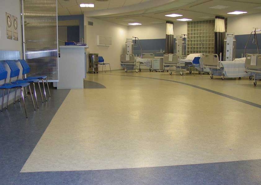 Posa pvc pavimento per rappresentazione set ospedaliero